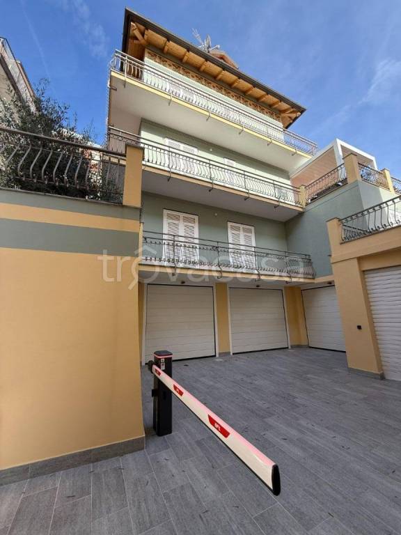 appartamento in vendita a Celle Ligure in zona Costa
