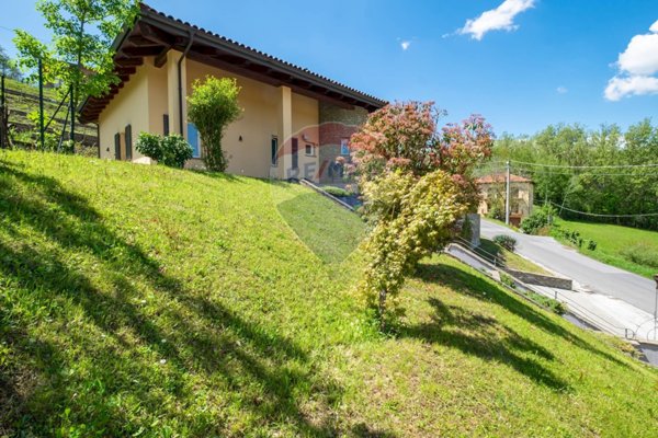 casa indipendente in vendita a Cengio in zona Bormida