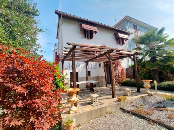 casa indipendente in vendita a Cengio