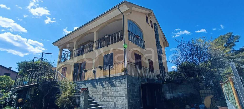 casa indipendente in vendita a Ceriale in zona Peagna