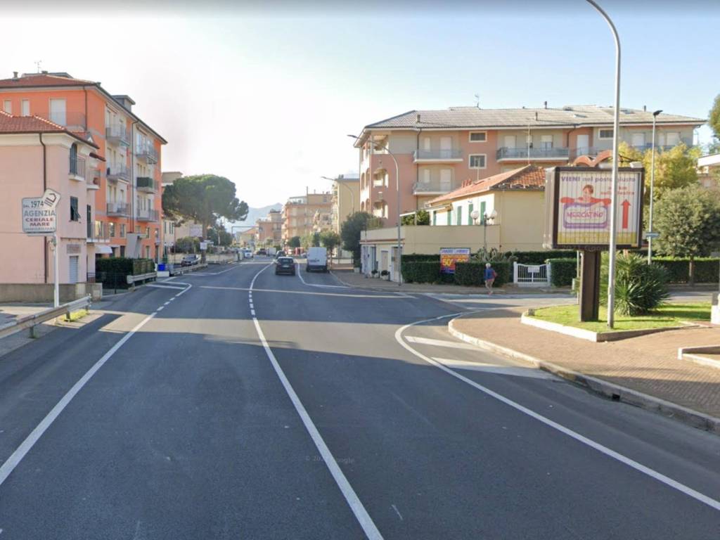 negozio in vendita a Ceriale