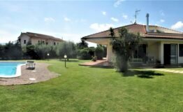 casa indipendente in vendita a Ceriale