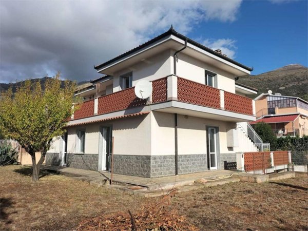 casa indipendente in vendita a Ceriale in zona Peagna