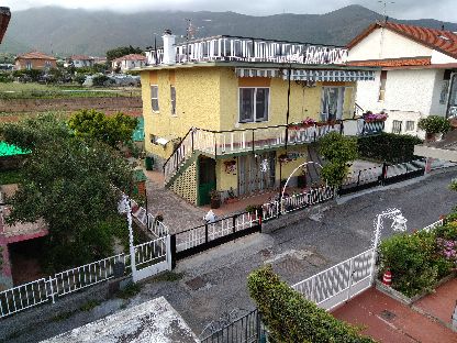 casa indipendente in vendita a Ceriale