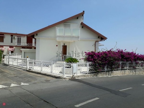 casa indipendente in vendita a Ceriale