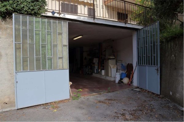 locale di sgombero in vendita a Ceriale