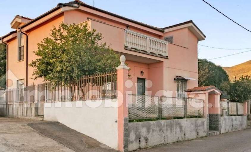 casa indipendente in vendita a Ceriale