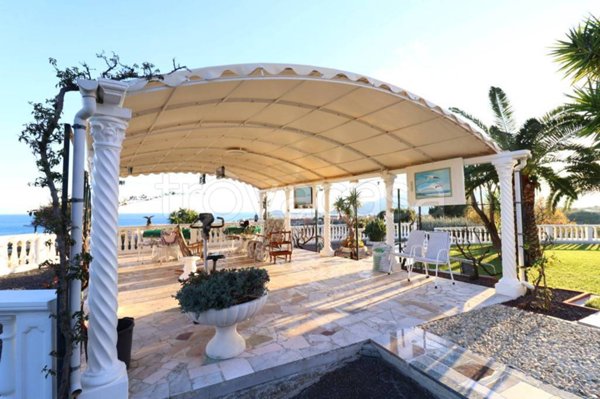 casa indipendente in vendita a Ceriale