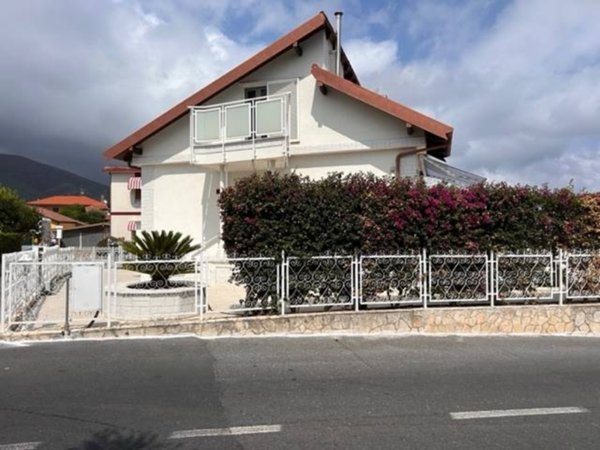 casa indipendente in vendita a Ceriale