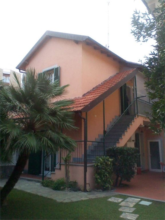 casa indipendente in vendita a Ceriale