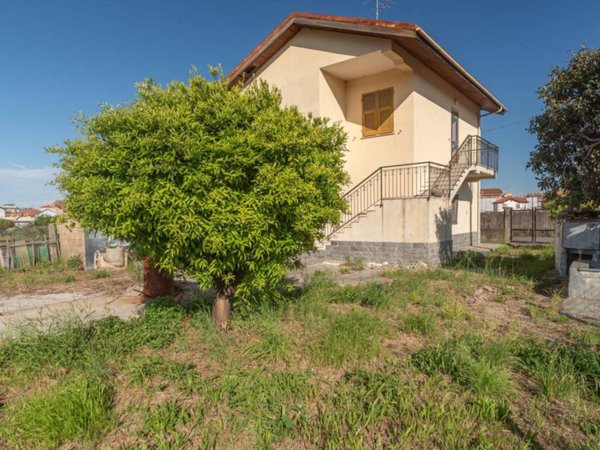 casa indipendente in vendita a Ceriale