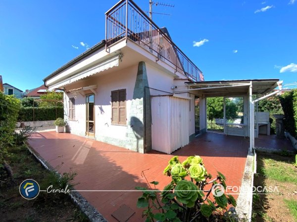 casa indipendente in vendita a Ceriale