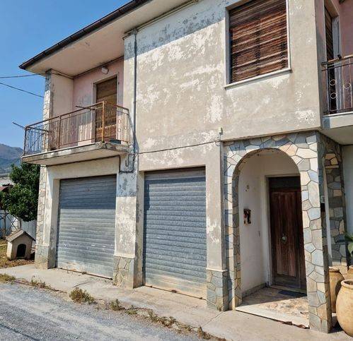 casa indipendente in vendita a Ceriale