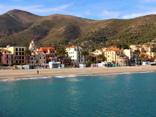 negozio in vendita a Ceriale