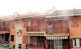 casa semindipendente in vendita a Ceriale in zona Peagna