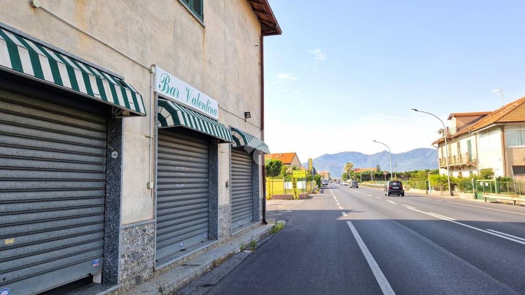 negozio in vendita a Ceriale