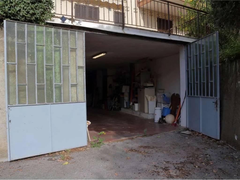 negozio in vendita a Ceriale