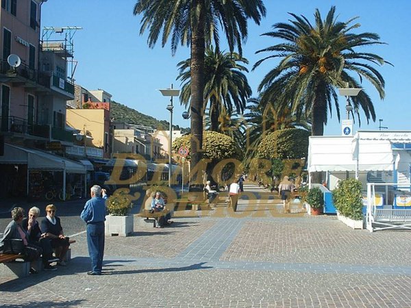 negozio in vendita a Ceriale