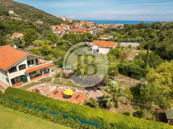 casa indipendente in vendita a Ceriale