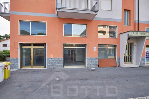 negozio in vendita a Ceriale