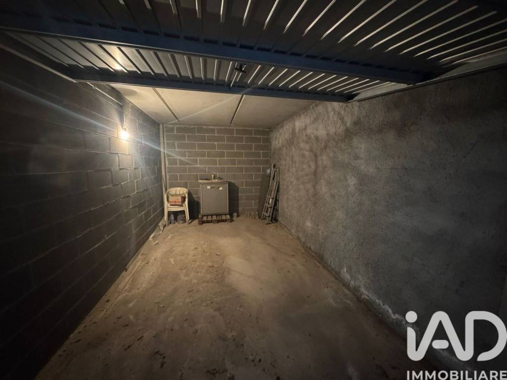 locale di sgombero in vendita a Ceriale