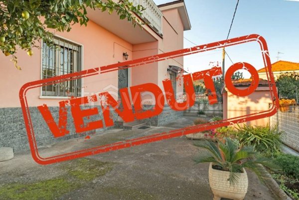 casa indipendente in vendita a Ceriale