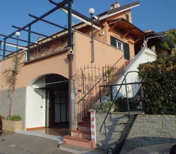 casa indipendente in vendita a Ceriale