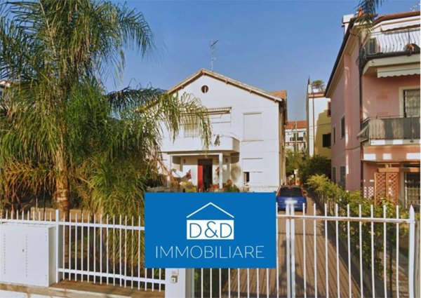 casa indipendente in vendita a Ceriale