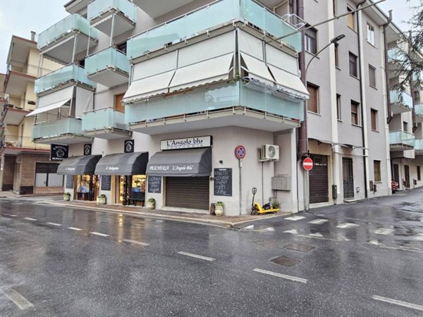 negozio in vendita a Ceriale