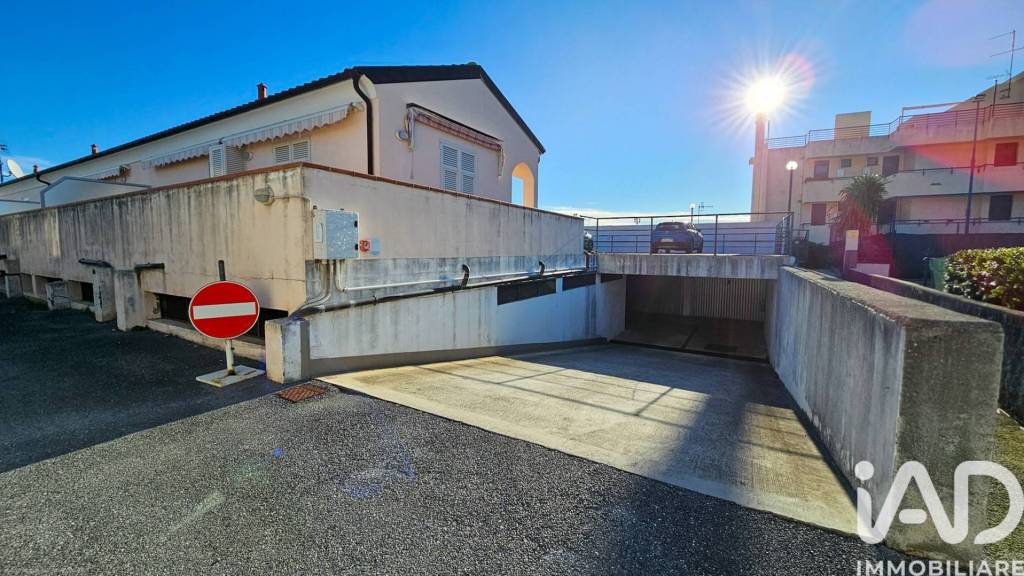 locale di sgombero in vendita a Ceriale