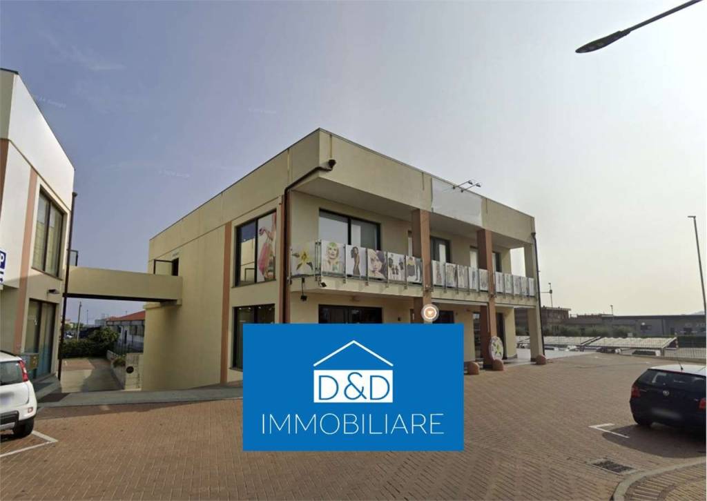 negozio in vendita a Ceriale