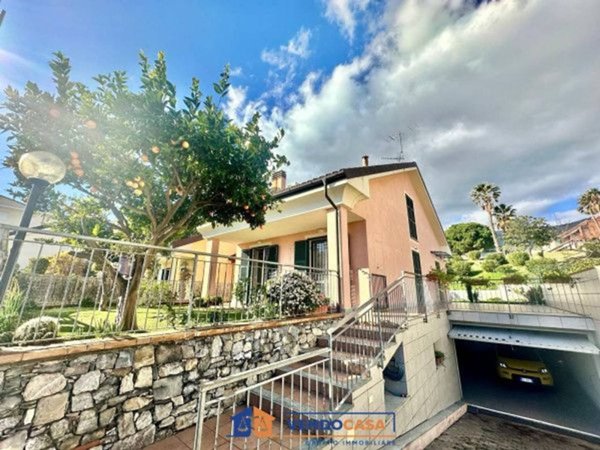 casa indipendente in vendita a Ceriale