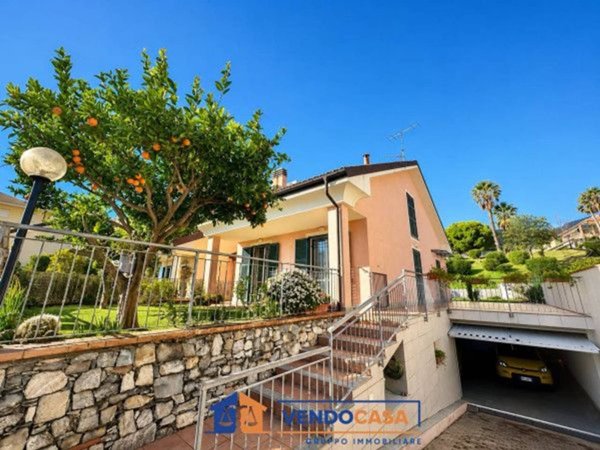 casa indipendente in vendita a Ceriale