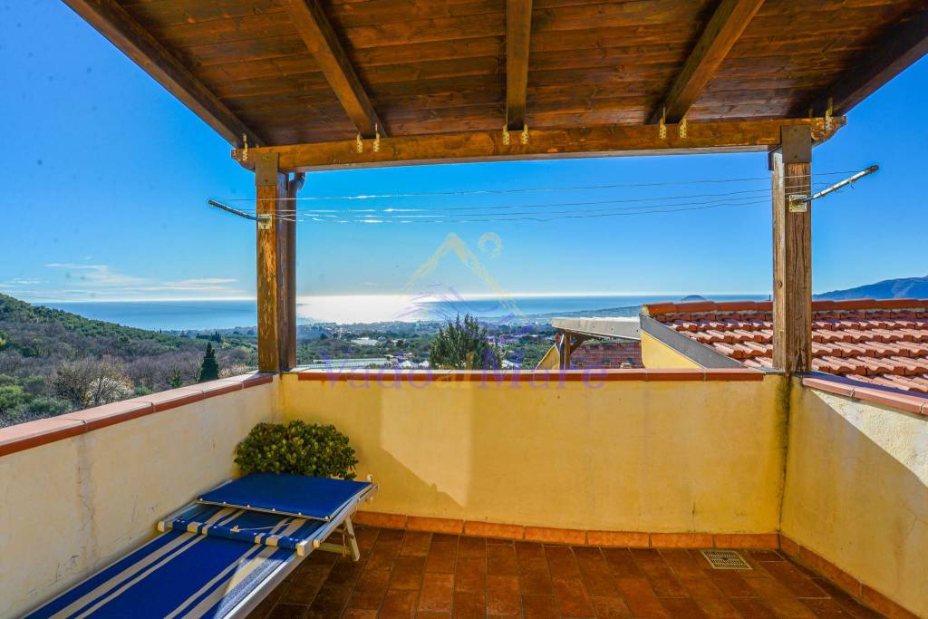 casa indipendente in vendita a Ceriale in zona Peagna