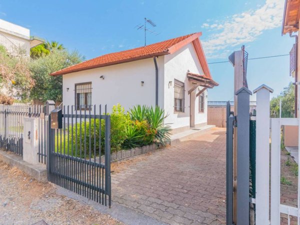 casa indipendente in vendita a Ceriale