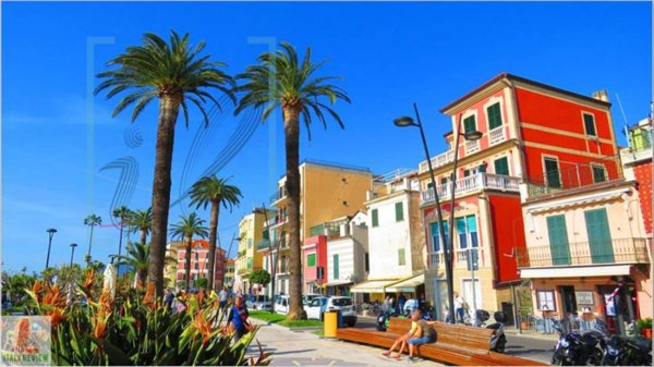 locale commerciale in vendita a Ceriale