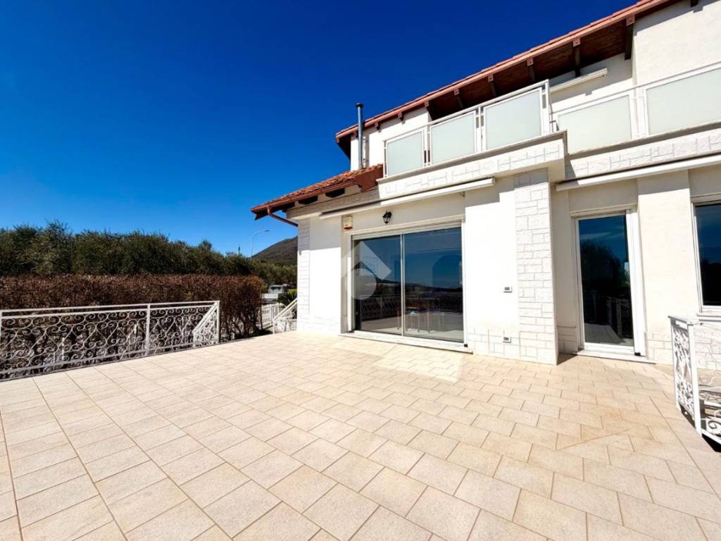 casa indipendente in vendita a Ceriale