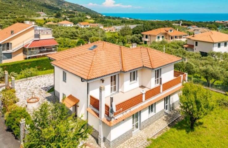 casa indipendente in vendita a Ceriale