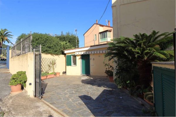 casa indipendente in vendita a Ceriale