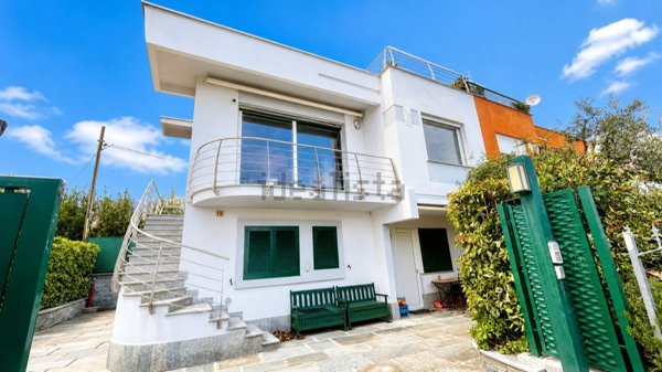casa indipendente in vendita a Ceriale