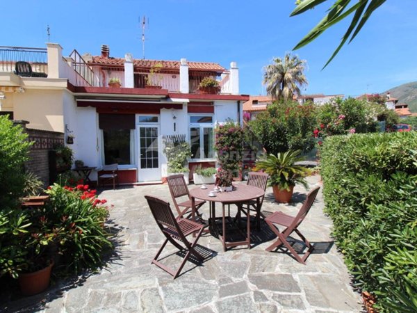 casa indipendente in vendita a Ceriale