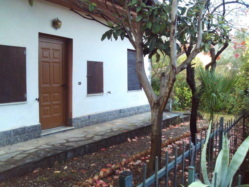 casa indipendente in vendita a Ceriale