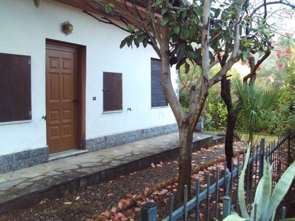 casa indipendente in vendita a Ceriale
