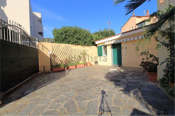 casa indipendente in vendita a Ceriale