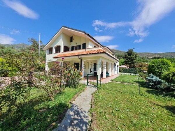 casa indipendente in vendita a Ceriale in zona Peagna
