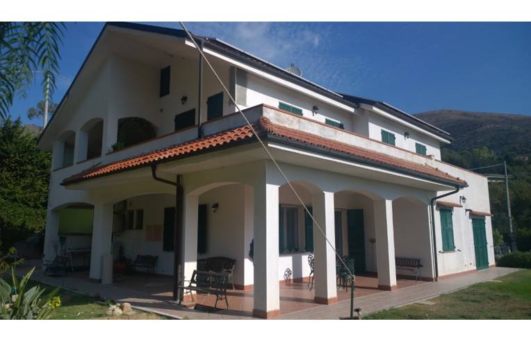 casa indipendente in vendita a Ceriale