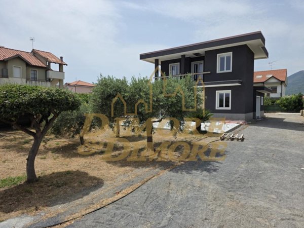 casa indipendente in vendita a Ceriale