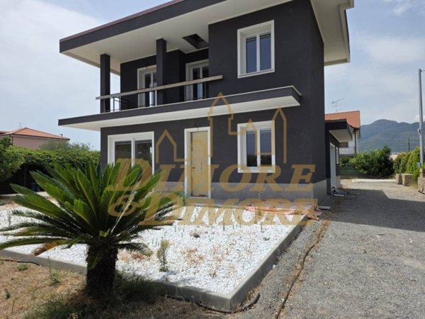 casa indipendente in vendita a Ceriale