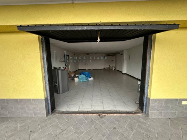 locale di sgombero in vendita a Ceriale in zona Peagna