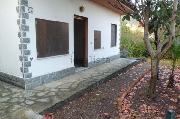 casa indipendente in vendita a Ceriale